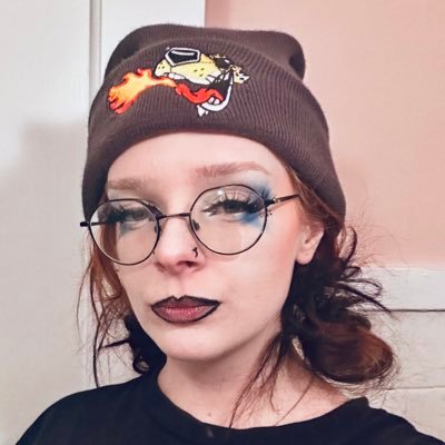 emo_gf420's profile picture. little midwest alt bitch • they/them • @nikescarkyle 🖤🌹