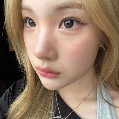 tozffs's profile picture. 