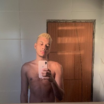 antholdup's profile picture. 