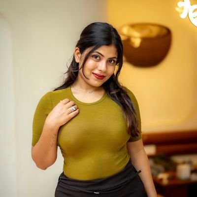 LavanyaPandiya's profile picture. 🇮🇳 • she/her | Where self-love meets style 💅🏼
| Fashion & Lifestyle
| Couture, confidence and curves. | https://t.co/wExMW6UbJy
