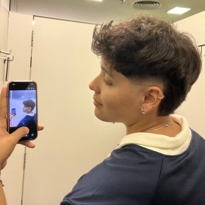 yasnasx's profile picture. lésbica e ansiosa