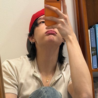 hwngktt's profile picture. peach eyes & blue skies, 샘- ༊*🍓