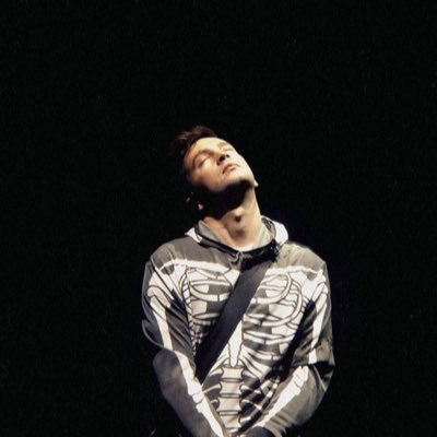 dwnstaiirs's profile picture. + the breath i saw was not my own