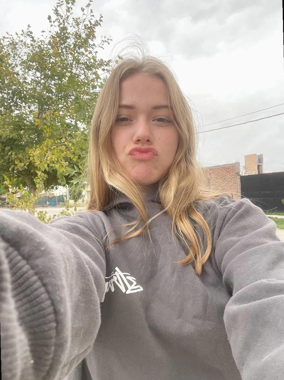 Twicew7_X4's profile picture. 21 🤍 rebooted like a toaster bc my last vibe expired :/ bio major in chaos & cereal 🥴📚