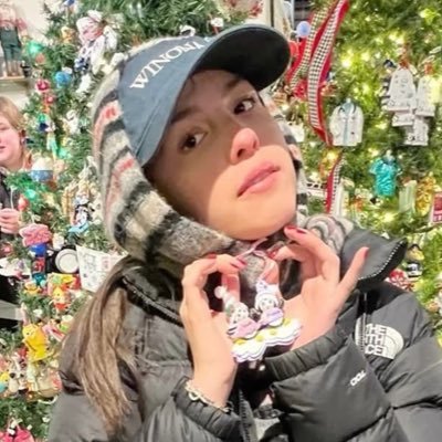 reneesguts's profile picture. + dm for permission to speak on ‘i do’ by reneé rapp 𝜗𝜚 @delaneybaileygf