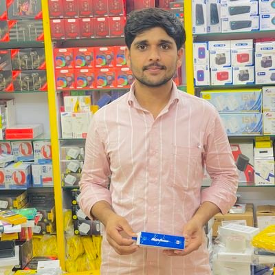 Bhavesh_Rayka5's profile picture. RSS कार्यकर्ता 🇮🇳
मैं हू हनुमान और ये देश मेरा राम है
चीर के देखलो छाती मेरी दिल में हिन्दुस्तान है
भगवा रंग हम हिंदुत्व की शान है