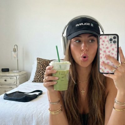 defi_mysti's profile picture. crypto chick - use my axiom code for a 100x :)