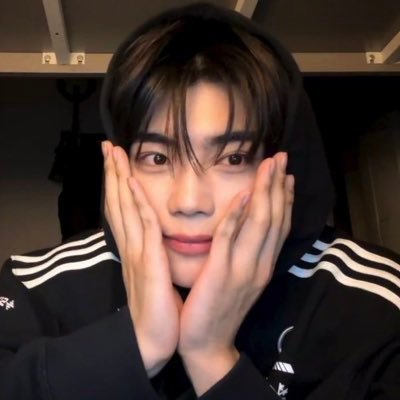 croiffel's profile picture. 8teen — soon to be part of criminology ui