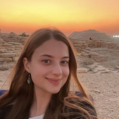 bbq00_'s profile picture. مترجمة ومدرّبة يوغا ومهتمة بالوعي والتطوير✨ كتابي: (طقوسي اليوميّة) في رابط المثّبتة 📖 ✨ لحجر استشارة أو فضفضة عبر الواتس آب: الرابط في المثبتة 📍