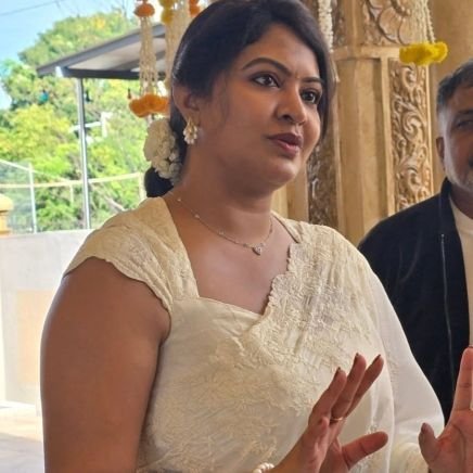 TheSoothaati's profile picture. 38 Aged Sexaholic Milf 🦋 | Professor 💄| Caring Mom 🤱🏻 | Lavish & Promiscuous 💅🏻 | Dusky & Voluptuous 👙 | Purush @Littlelub ❤️