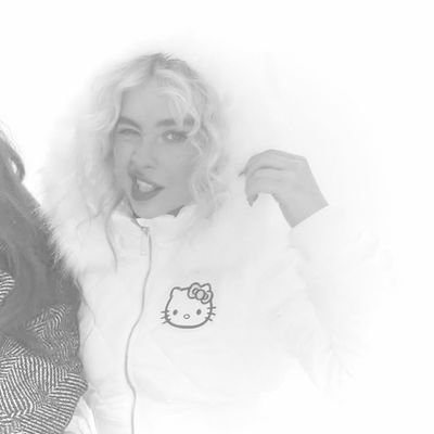 lacesbun's profile picture. sequins on my skin, velvet on my hands 𓈒   ⁺　.