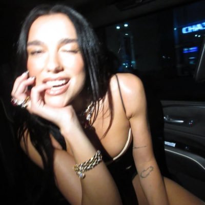 stllitet91's profile picture. watching friends w harry | louis lemonade