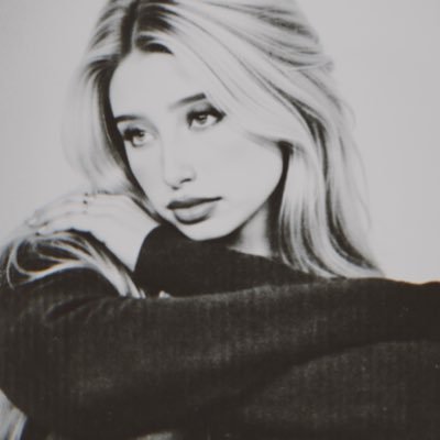 jess_rmzz's profile picture. it’s a wild world