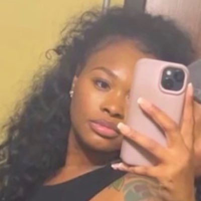 Chanel_co5's profile picture. 