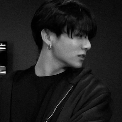 taekookhubbies's profile picture. — bts, aus, and books • reading account