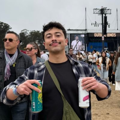 ferniesbookclub's profile picture. 