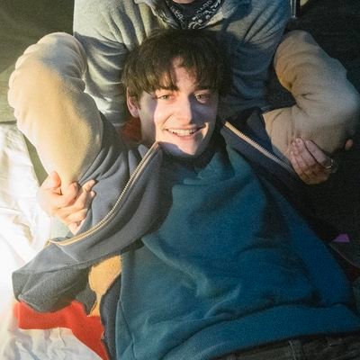 Lunyar__'s profile picture. 18y 

ᑭOᖇTᗩᒪՏ 🧚🏽‍♀️

DON'T TAP THE GLASS!!

BYLER IS CANON💙💛

Will Byers my gay son🩷🩷

Always Eat The Rude - H. Lecter🍷

Espalhando amor para todos🌬💕💕