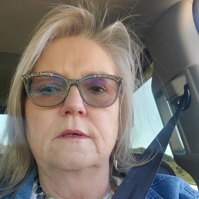 michaelmanuelvi's profile picture. The link on my profile will take you to a profitable platform where you can earn coin daily basis 👉👉 https://t.co/M5EHaItNeH