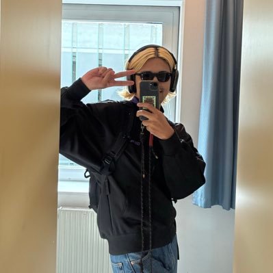 simonjooy's profile picture. デザイナーマッチングプラットフォーム JOOi の業務委託を行なっています。
現在はオーストリアの芸術大学に在学中。🇦🇹