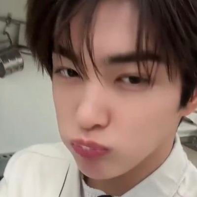 keonhotboy's profile picture. “just a corner to keep cortis vibe☘️ × bighitenthu moodboard ⚡”