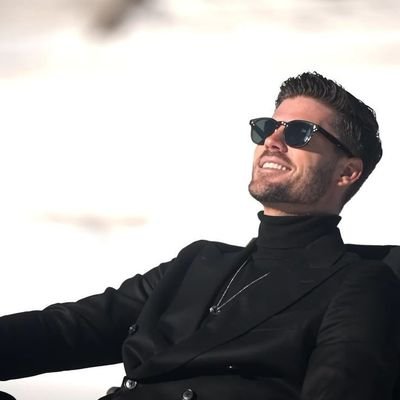 Zoraizhaider67's profile picture. 