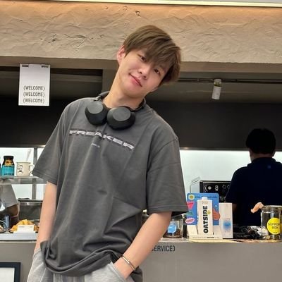 vverversace_'s profile picture. memento mori ⚘ | reads au | watches & stans | they’re my little solace