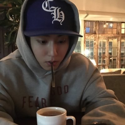 srirachos's profile picture. stupid fucker you will never be dwaekki | 🌊❌