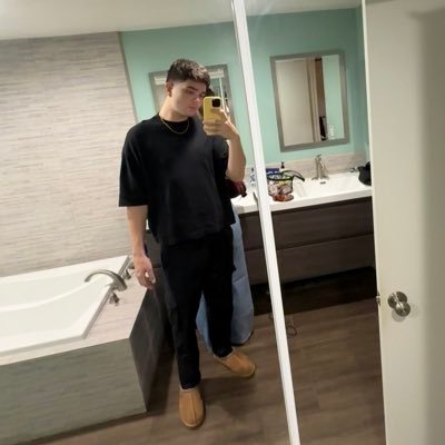 Kremp_'s profile picture. ✝️ Professional Call of Duty for @G2CDL // https://t.co/s2lxGxALlt