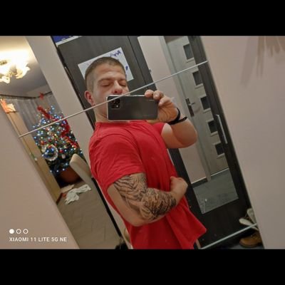 Varesz86's profile picture. 