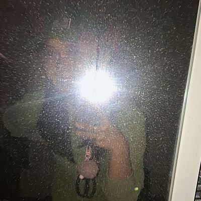 madintears's profile picture. tastes like a handful of issues.