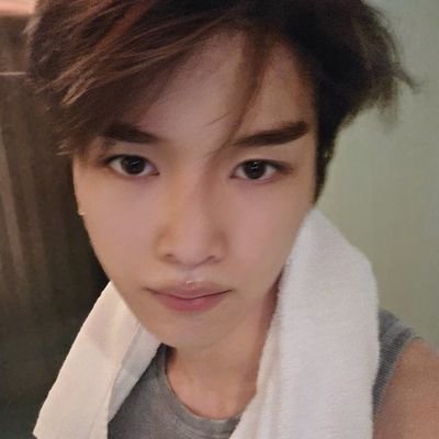 aintbyxsungchan's profile picture. 