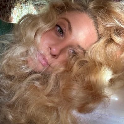 astr0z0mbreez's profile picture. 🌶💋Live & Let Blurb -https://t.co/XnufGOM3Op