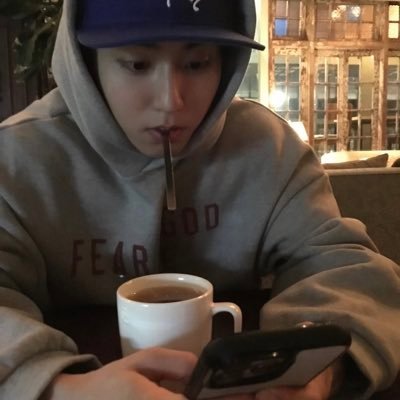 hanstoenails's profile picture. Saw Skz 6/28/22 & 6/18/25 Saw & Met Xdiz 7/21/24 & 8/2/25 Met Billie 6/18/19 (in her documentary 😝) saw her 2/20/22