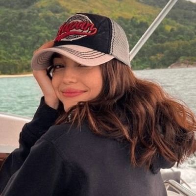 violsona's profile picture. 🎞️