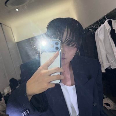 cosmicluviess's profile picture. your kpop fangirling in her magastos era