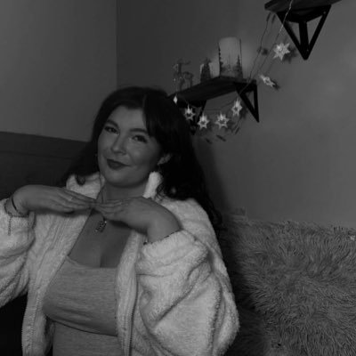 abrielc98's profile picture. art, lifestyle, gamer + streamer ✨