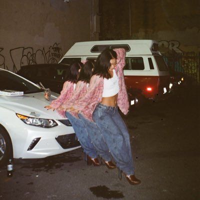 mickennnn's profile picture. i don’t get this app