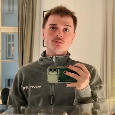 y_ig1t's profile picture. 