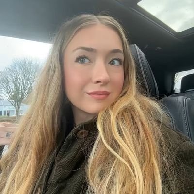 Elowen417281's profile picture. 