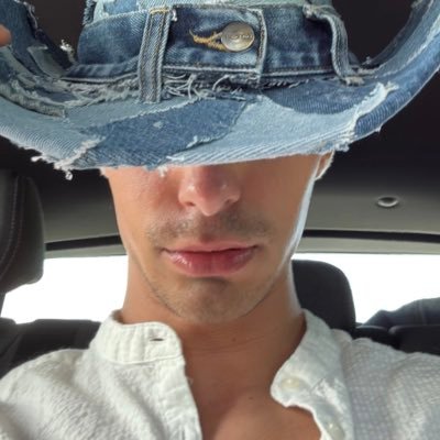 BrandonDrtt's profile picture. INSTA : https://t.co/gPx8M5BO7e