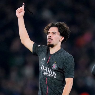 goncalo_diass17's profile picture. Apenas um miúdo que gosta de falar sobre Futebol, F1 e WRC. ❤