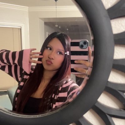 ASHTOPlA's profile picture. @feelcompIete