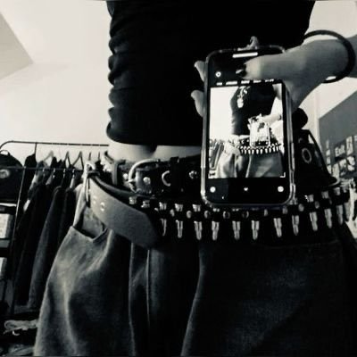 dfh4ii's profile picture. can you forget my painful past? I was accompanying you?