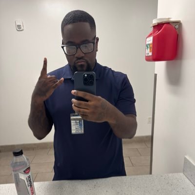 vibewitkeezy's profile picture. @saints ⚜️ | @lakers 💜💛 | 29 | I TWEET GOOD CONTENT 💰| IG: Tattedupkeezy | BLACK WOMEN ARE BEAUTIFUL ❤️ | Amazon worker 📦💰