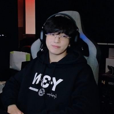 imlily97's profile picture. F1 | K-Pop | Doramas | BL | Books