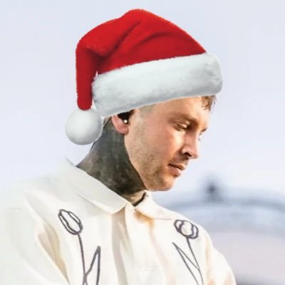 aimforcntermass's profile picture. shrink it down to nothing and forgetting what the pain’s for