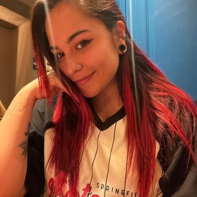 Alealeyandra96's profile picture. No me sigas, Twitteo mucho. De hecho solo Twitteó por diversión.     

Embajadora 1946 ⭐⚽💙🤍

U. Cun - Diseño Gráfico 💚

🏳️‍🌈