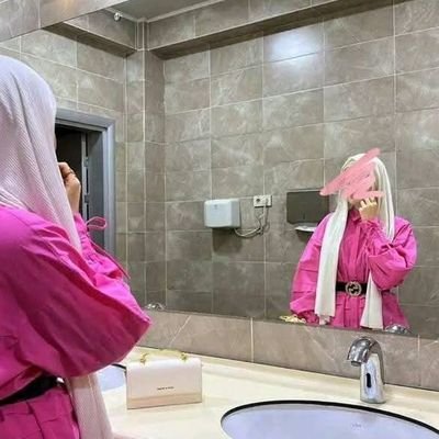 7AlshdAaatB6514's profile picture. بخربش بحب الوطن والملك الهاشمي 🇯🇴♥🕊
(أبوي راس المال) 🌱🕊🌿