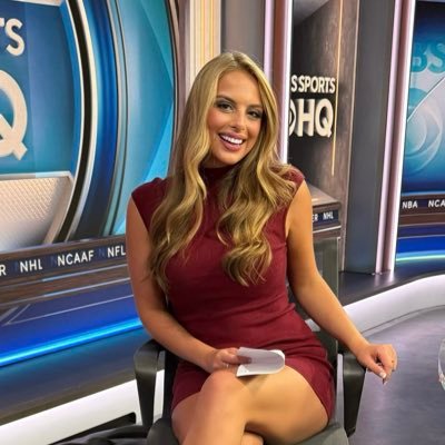 CBellofattoTV's profile picture. 🎥 @cbssports |🍊Newhouse | 📸 Instagram: claudiabellofatto_