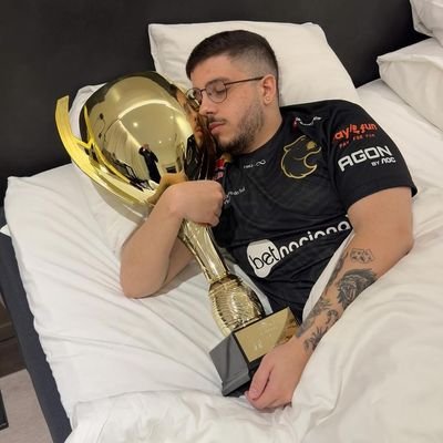 dmitrysp01's profile picture. Salmo 3:5